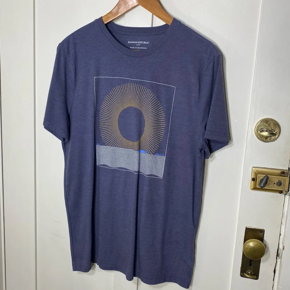 Banana Republic Vintage Graphic Sunrise Flight Blue Short Sleeve T Shirt L - Picture 1 of 10